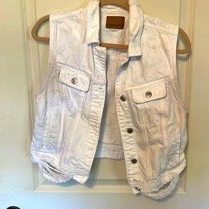 American Eagle Distressed White Denim Vest M